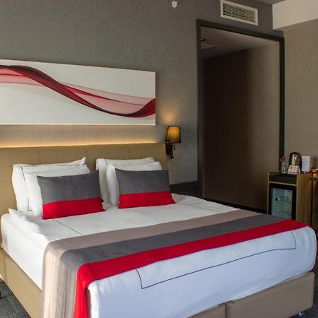 Ramada By Wyndham Tire Hotel Exterior photo
