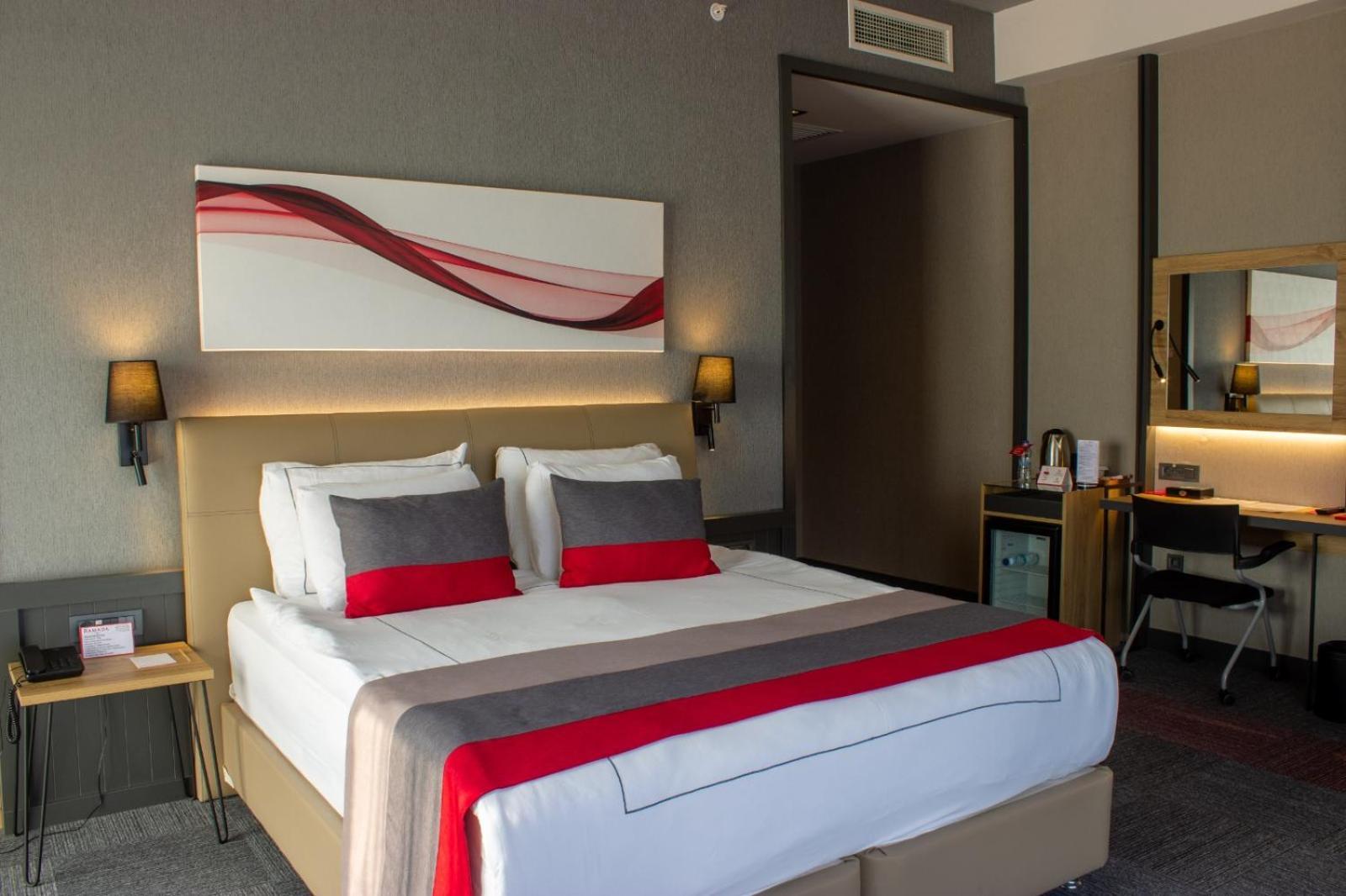 Ramada By Wyndham Tire Hotel Exterior photo