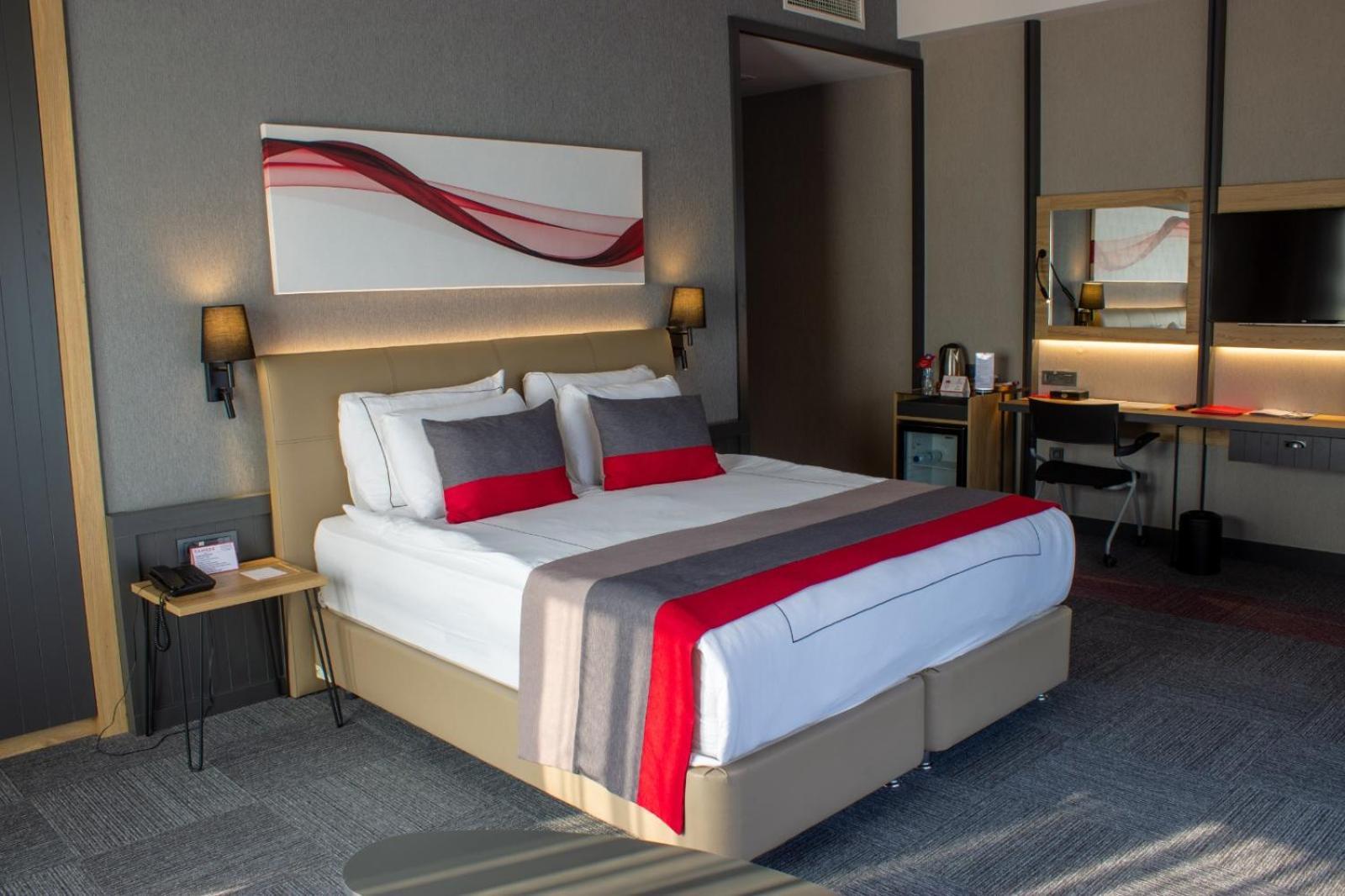 Ramada By Wyndham Tire Hotel Exterior photo